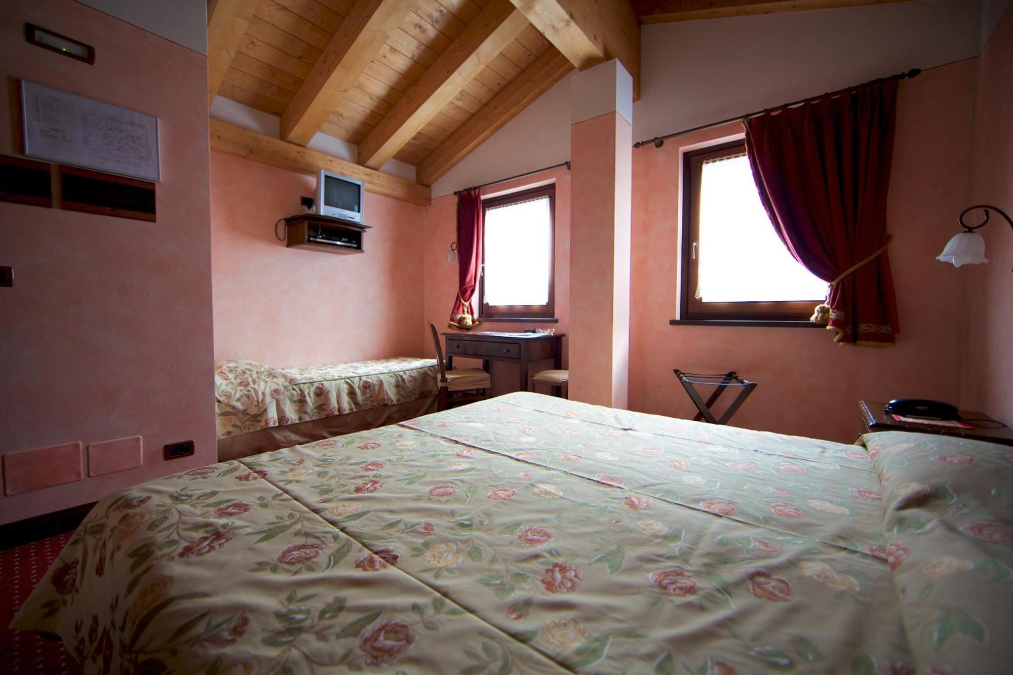 Hotel L' Aiglon Champoluc Quarto foto